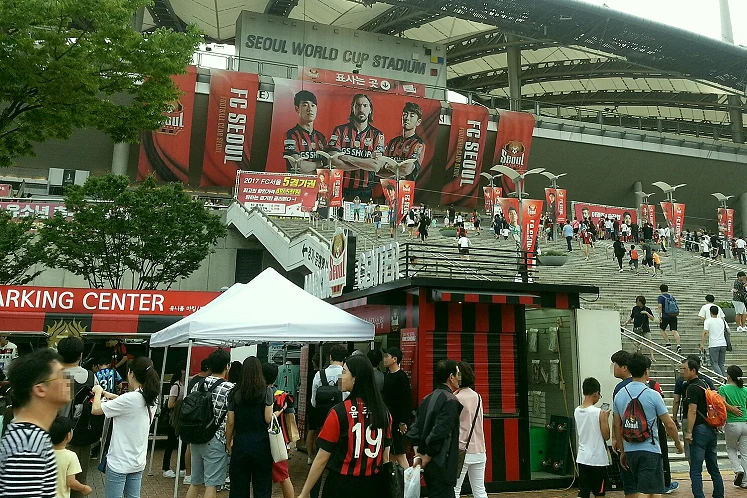 两名中卫在禁区内协防的站位(面对不同锋线组合要换顺序)