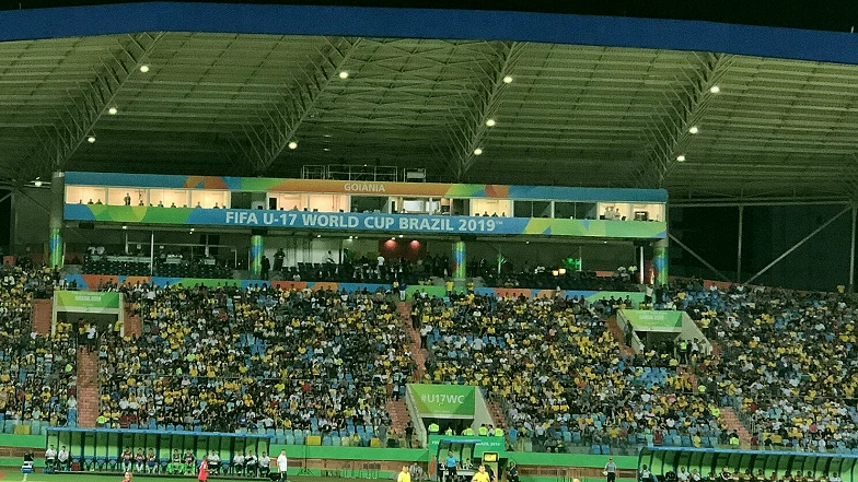 禁区内背身对抗与第二点争抢(压迫的第一道闸门)
